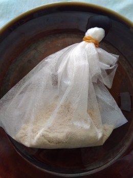 不織布バックにいれてゴムで止める