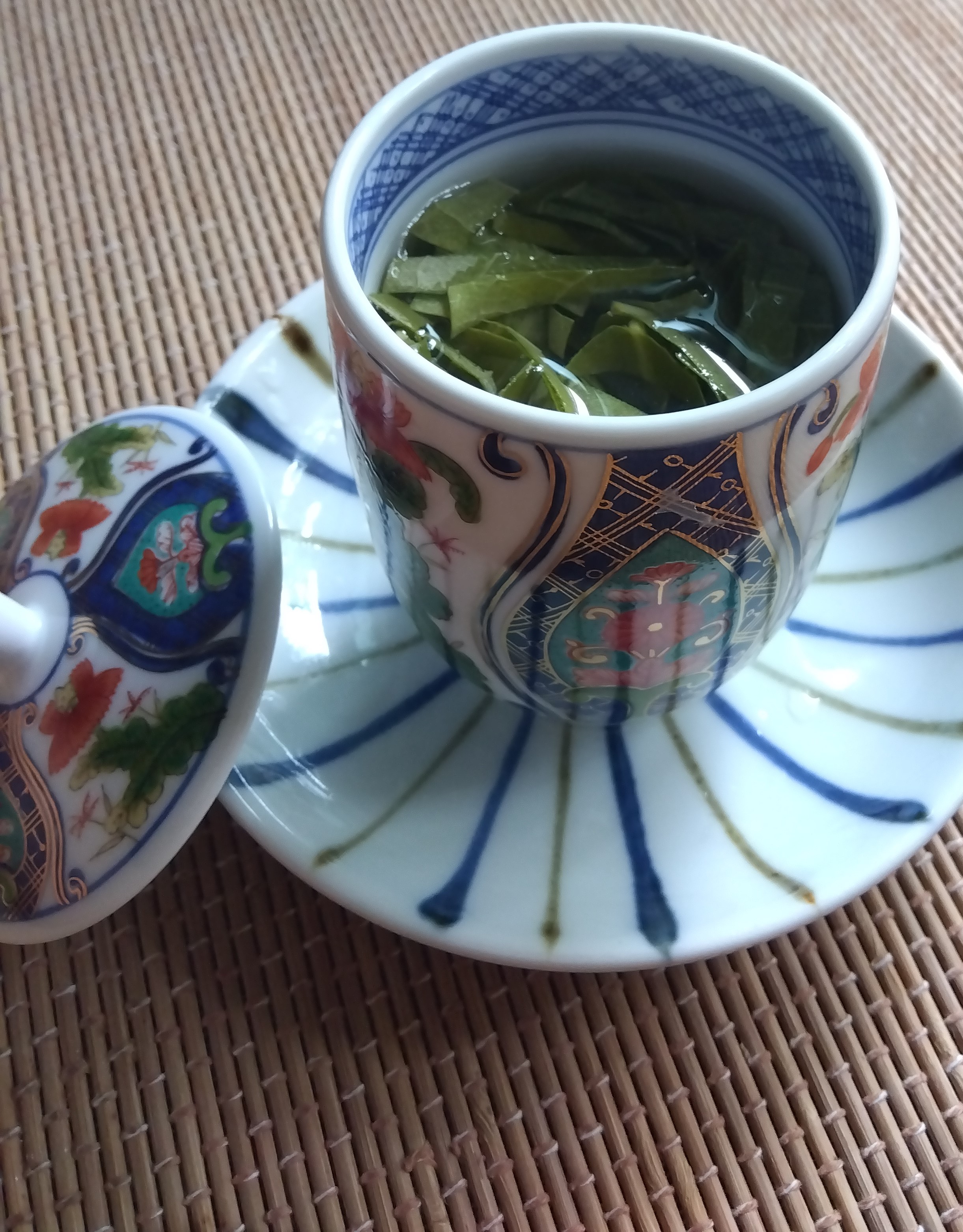 しぶみが効いておいしい柿の葉ティー