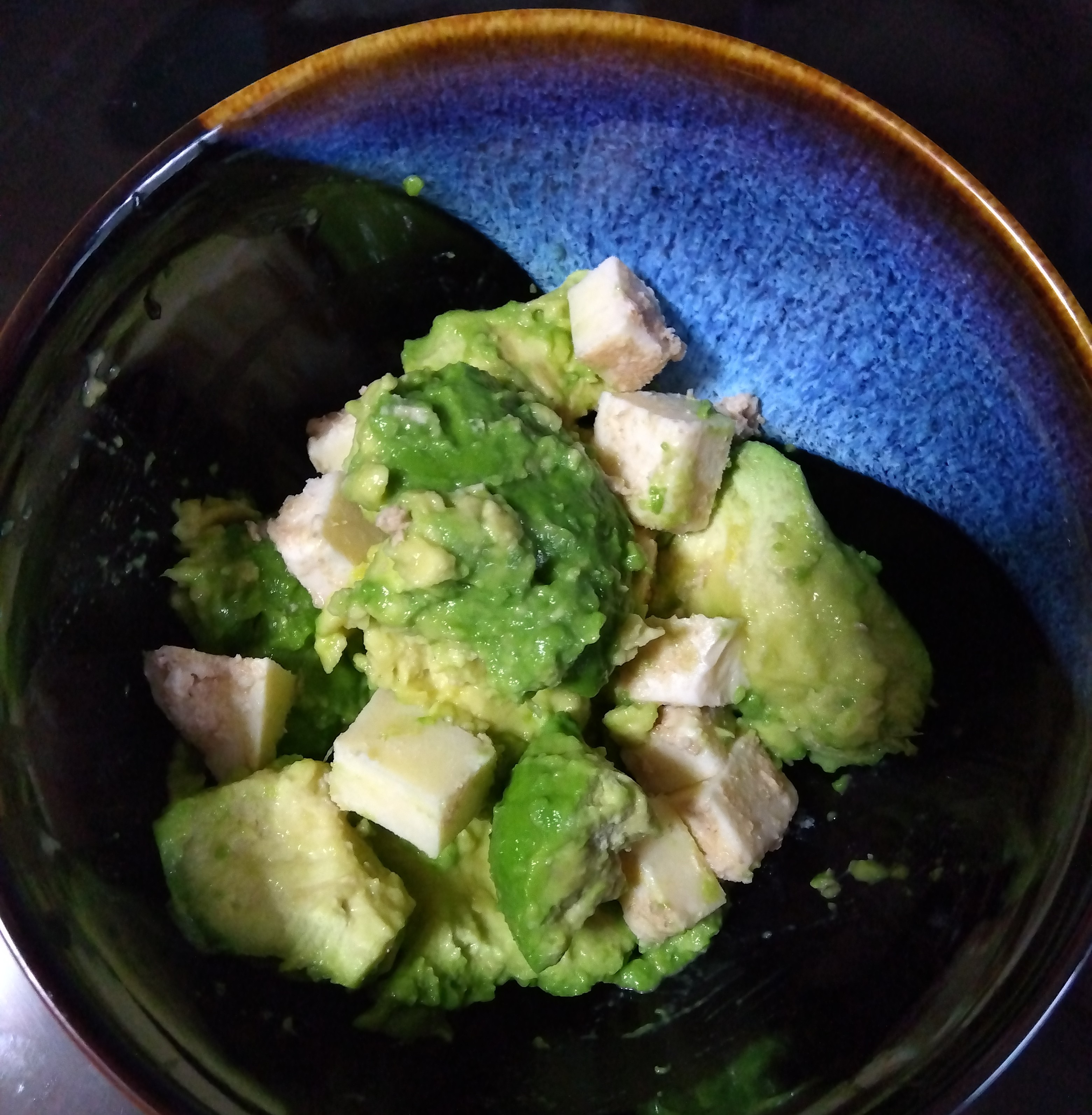 チーズのぬかづけはアボカドとわさび醤油で。